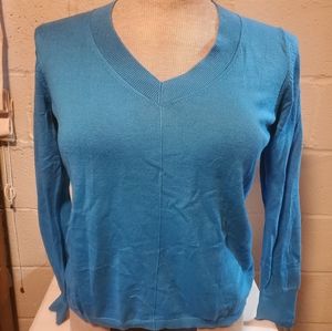 V-neck light weight sweater